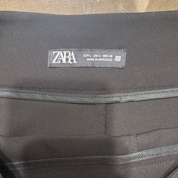 Zara Women's Elegant Black Skorts - Picture 2 of 6